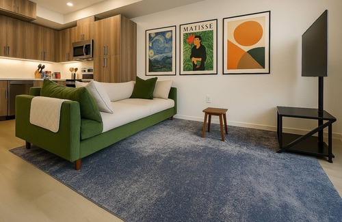 West Oakland Condominio | Private Zen Den in a West Oakland condo, Fast WiFi, AC, Direct Bus to BART & SF