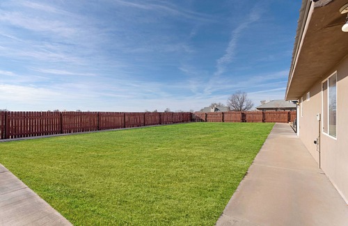 Colorado City Casa | Private Zion Stay: Seasonal Pool, Fire-Pit, BBQ Grill, + Red Rock Views