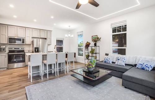 Vineyards - Avalon Casa | Privately Secluded 2-BR Guesthouse in Fremont
