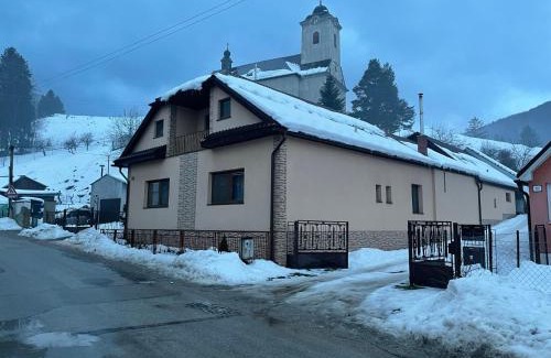Ludrova Casa | Privatsalatin