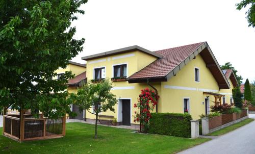 Sarling Casa | Privatzimmer und Ferienwohnungen Leeb