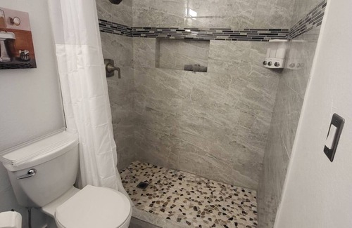 Las Vegas Apartamento | Privet Studios separate entry and full kitchen we are conveniently located