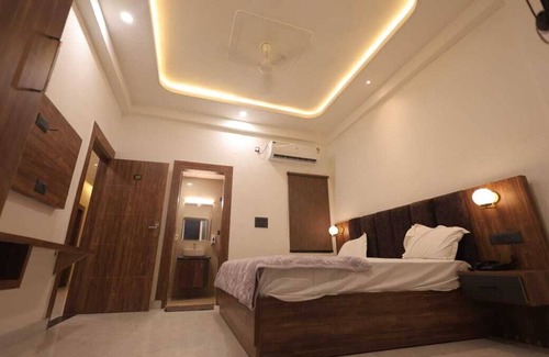Vrindavan Casa | PriyaKunj Dham Guest House
