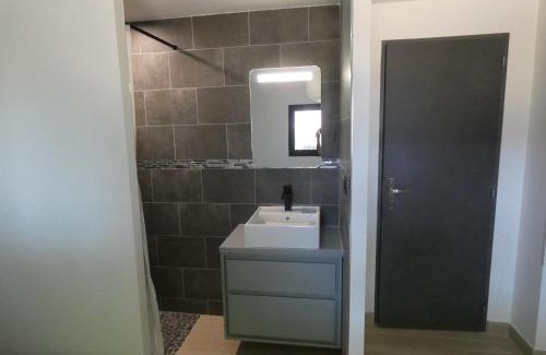 Clermont-l'Herault Casa | Proche Lac du Salagou, Chambre agréable avec salle d'eau et WC privé