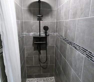 Clermont-l'Herault Casa | Proche Lac du Salagou, Chambre agréable avec salle d'eau et WC privé