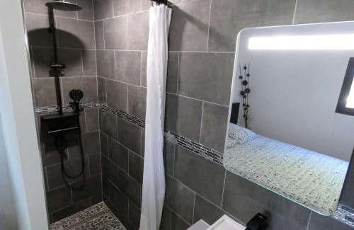 Clermont-l'Herault Casa | Proche Lac du Salagou, Chambre agréable avec salle d'eau et WC privé