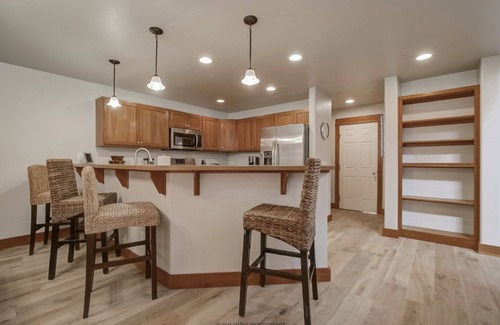 Valley West Casa | Prof. Decorated 3BR Townhouse