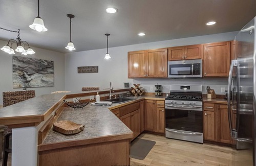 Valley West Casa | Prof. Decorated 3BR Townhouse