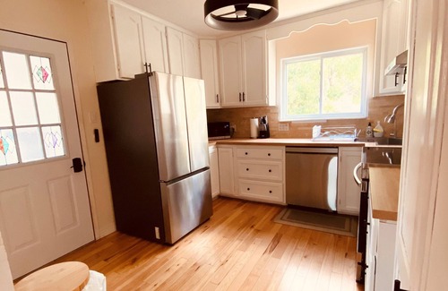 Kitchener Casa | Newly Renovated Main Floor Home – 2 Bedrooms