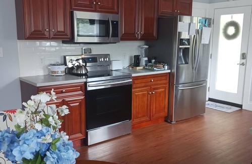 Mount Airy Casa | PROMO 10% WEEKLY/20% MONTHLY Pet Friendly on Forrest, Small fenced area for pets