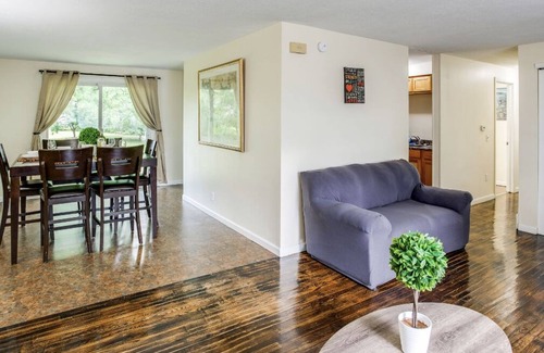Rochester Casa | PROMO 5% WEEKLY/10% MONTHLY DISCOUNT 🥰 Stunning Ranch Mins from RIT/Airport.