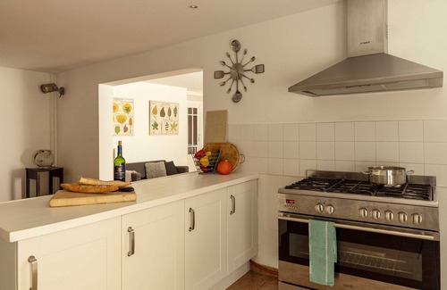 Saint-Martin-de-Gurson Casa | PROMO! CHARMING VILLAGE HOUSE! Heated pool, spa, garden, St Emillion
