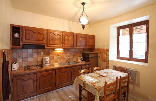 Esquieze-Sere Apartamento | PROMOCIÓN Encantador apartamento rodeado de un paisaje montañoso único. Luz Centro