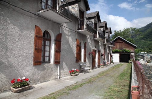 Esquieze-Sere Apartamento | PROMOCIÓN Encantador apartamento rodeado de un paisaje montañoso único. Luz Centro