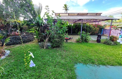 Tagaytay Villa | PROMO: Shabby Chic Countryhome with Huge Garden, Jacuzzi Pool, Mini Billiards, Video Karaoke
