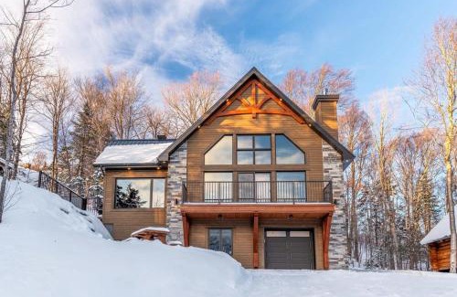 Saint-Philemon Casa | Promontoire-29 Mountain chalet with a hot tub