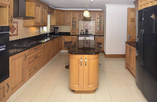 Ballyconneely Cabaña | Property 374 - Ballyconneely - sleeps 14 guests in 5 bedrooms