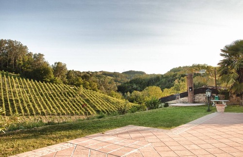 Castel Boglione Casa | Propiedad entre viñedos con piscina, vista impresionante