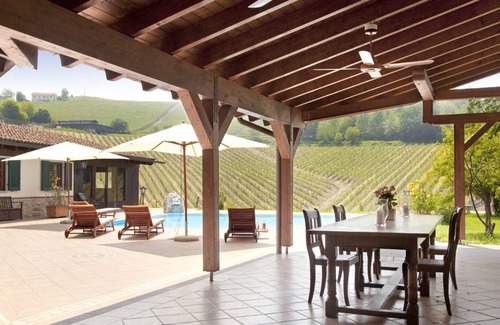 Castel Boglione Casa | Propiedad entre viñedos con piscina, vista impresionante