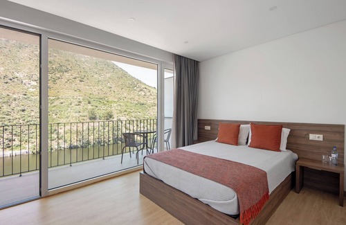 Armamar Complejo | Propiedad en un pueblo de vacaciones 'Quinta Da Pedra Caldeira F' con vistas a la montaña