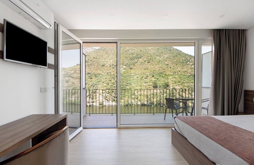 Armamar Complejo | Propiedad en un pueblo de vacaciones 'Quinta Da Pedra Caldeira C' con vistas a la montaña