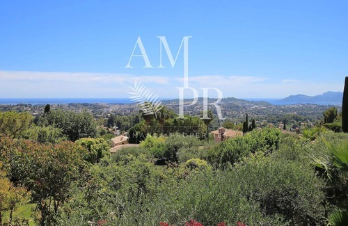Pointe Croisette Villa | Propriété Exceptionnelle à la vue Incroyable au Pied du Vieux Village