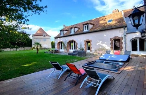 Bailleau-l'Eveque Casa | Propriété historique, vue château, calme et jacuzzi