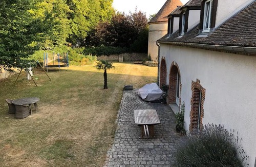 Bailleau-l'Eveque Casa | Propriété historique, vue château, calme et jacuzzi