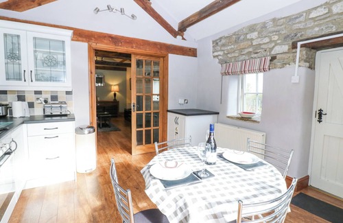 West Witton Cabaña | PROSPECT BARN, pet friendly, character holiday cottage in West Witton