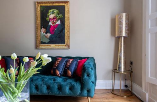 Betley Casa | Prospect House - Luxury Georgian Stay with Hot Tub