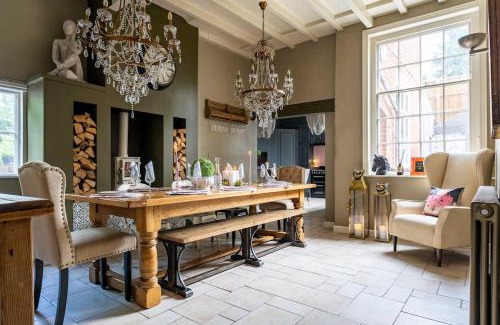 Betley Casa | Prospect House - Luxury Georgian Stay with Hot Tub