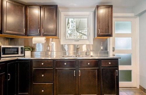Kingsville Cabaña | Prospect Place · Cozy Cottage in Kingsville · Walkable to everything