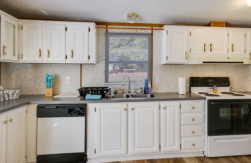 Hollands Landing Casa | Prosperity Vacation Rental ~ 1 Mi to Lake Murray!