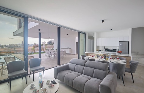 Pernera Cabaña | Protaras Aqua Pearl Villa AQ11 - a villa that sleeps 11 guests in 5 bedrooms