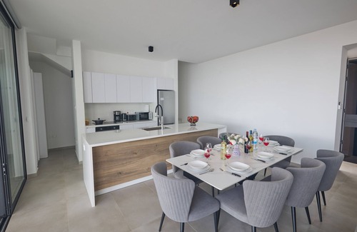Pernera Cabaña | Protaras Aqua Pearl Villa AQ11 - a villa that sleeps 11 guests in 5 bedrooms