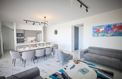 Pernera Cabaña | Protaras Aqua Pearl Villa AQ12 - a villa that sleeps 11 guests in 5 bedrooms