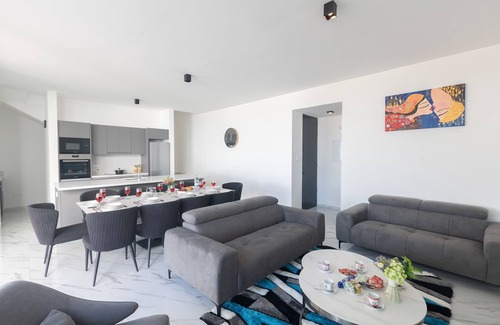 Pernera Cabaña | Protaras Aqua Pearl Villa AQ10 - a villa that sleeps 11 guests in 5 bedrooms