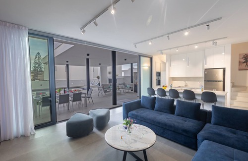 Pernera Cabaña | Protaras Aqua Pearl Villa AQ18 - a villa that sleeps 9 guests in 4 bedrooms