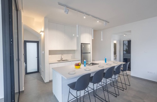 Pernera Cabaña | Protaras Aqua Pearl Villa AQ18 - a villa that sleeps 9 guests in 4 bedrooms