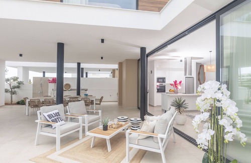 Pernera Cabaña | Protaras Aqua Pearl Villa AQ01 - a villa that sleeps 9 guests in 4 bedrooms