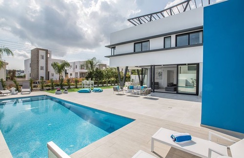 Protaras Cabaña | Protaras Holiday Villa CR3 - a villa that sleeps 11 guests in 5 bedrooms