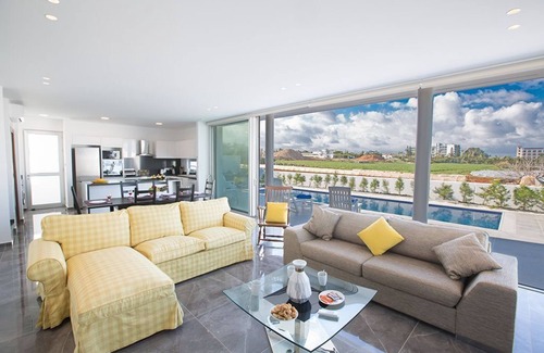 Pernera Cabaña | Protaras Holiday Villa BP4 - a villa that sleeps 7 guests in 3 bedrooms