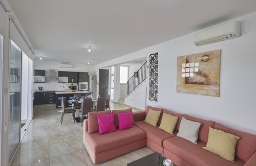 Kapparis Cabaña | Protaras Villa PE18 - una villa que tiene capacidad para 6 personas en 3 dormitorios