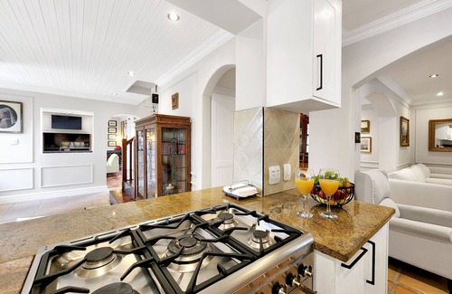 Constantia Casa | Protea - Pinoak Self-catering Cottages