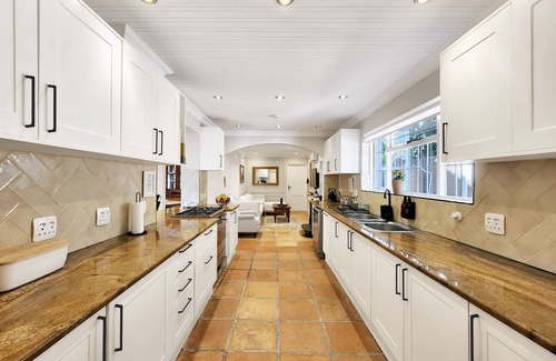 Constantia Casa | Protea - Pinoak Self-catering Cottages