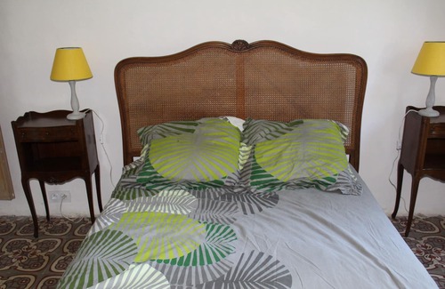 Villeneuve Casa | Casa de campo provenzal en medio de campos de manzanas