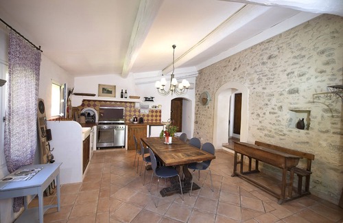Le Beaucet Apartamento | casa independiente y jardín privado en una granja del siglo XV, piscina