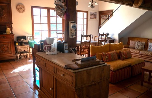 Reillanne Casa | Casa provenzal con piscina frente al luberon en 15,000 m de tierra boscosa
