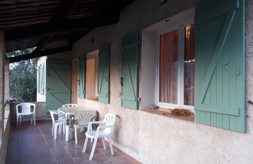 Riez Casa | Villa provenzal con jardín y aparcamiento para 4 personas cerca del centro de Riez