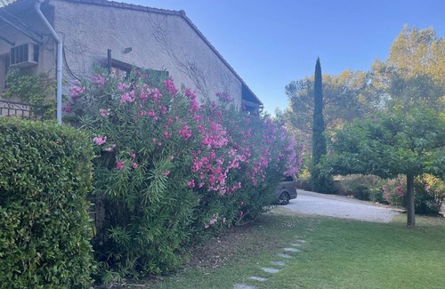 Gareoult Chalet De Esquí | Provencal villa with pool and large garden, ideal for families